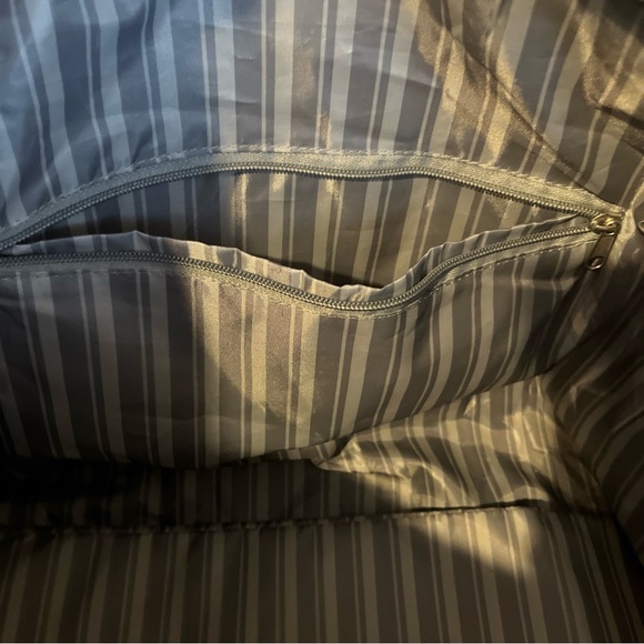 UPS Black Glossy Quilted Women's Tote Bag w/ zipper removable straps and pockets - Picture 12 of 16